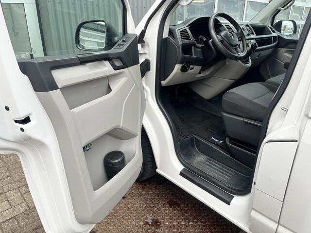 Volkswagen TRANSPORTER 2.0 TDI L2H1 150pk Pick-up Kipper open laadbak Airco Cruise controle Trekhaak 2500kg trekgewicht 1e eigenaar 3-Persoons Kieper Gereedschapskist P-up Doka Pritsche Ahk 2500kg Euro 6