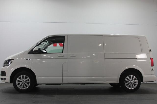 Volkswagen TRANSPORTER 2.0 TDI L2H1 Highline - Dubb. deur - Navi / PDC / Trekhaak