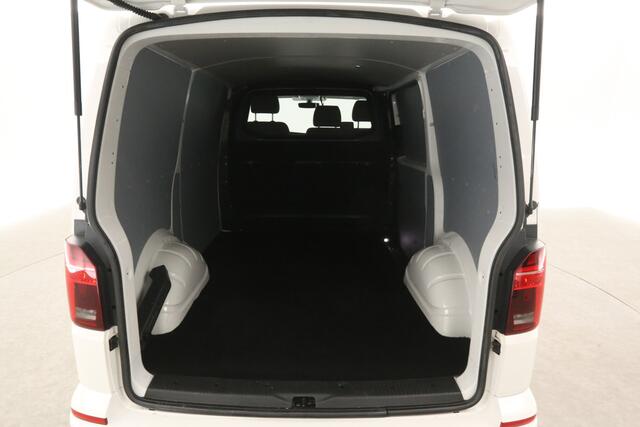 Volkswagen TRANSPORTER 2.0 TDI 150PK L1H1 | Aut. | Airco | Adap. Cruise | 3-Zits | Carplay | Navi | Stoelverw. | Trekh.