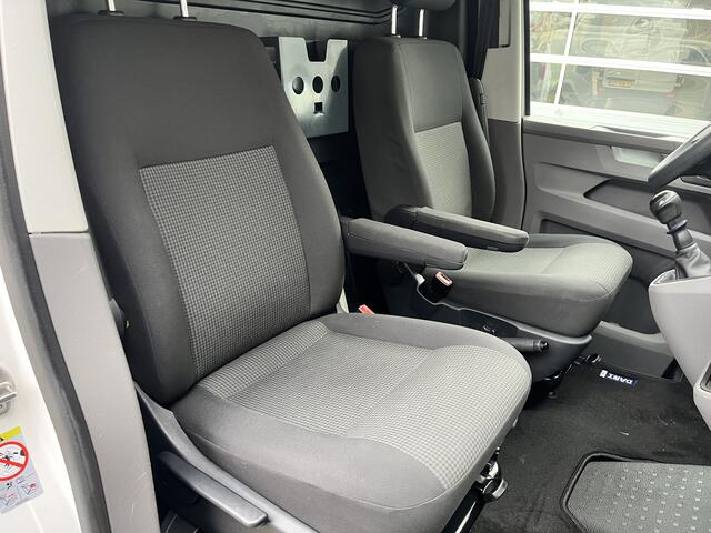 Volkswagen TRANSPORTER 2.0 TDI L2H1 Sortimo Kastinrichting Airco Cruise controle Trekhaak 2200kg trekgewicht Imperiaal Schuifdeur Parkeerhulp achter Telefoonverbinding Euro 6 1e eigenaar Sortimo