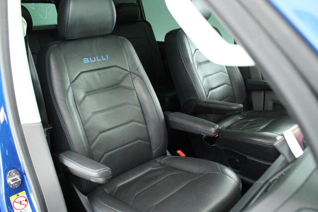 Volkswagen TRANSPORTER 2.0 TDI 150pk DSG L2H1 DC Bulli Trekhaak Camera Leder ACC Stoelverwarming Virtual Cockpit Navigatie