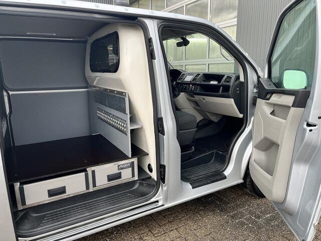 Volkswagen TRANSPORTER 2.0 TSI L2H1 204pk DSG Automaat Dubbele schuifdeuren Airco Adaptive Cruise Navigatie Pdc V/A Trekhaak 2500kg Lange wielbasis Lang Bpm vrij voor prive gebruik Kastinrichting Comfort stoelen met zijairbag i
