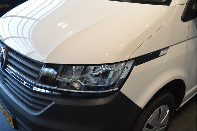 Volkswagen TRANSPORTER 2.0 TDI L2H1 airco cruise navi trekhaak pdc 150 pk !!