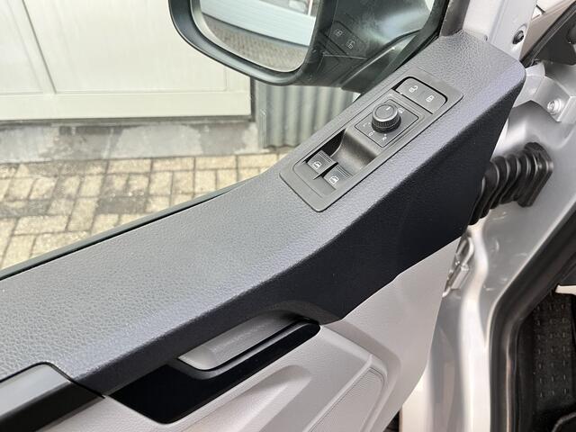 Volkswagen TRANSPORTER 2.0 TSI L2H1 204pk DSG Automaat Dubbele schuifdeuren Airco Adaptive Cruise Navigatie Pdc V/A Trekhaak 2500kg Lange wielbasis Lang Bpm vrij voor prive gebruik Kastinrichting Comfort stoelen met zijairbag i