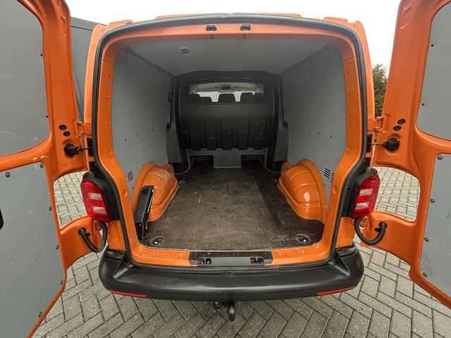 Volkswagen TRANSPORTER 2.0 TDI 102 PK TRENDLINE / L2H1 / 1e EIG. / DUBBEL CABINE / TREKHAAK / AIRCO / CRUISE