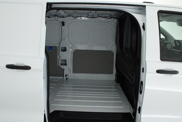 Volkswagen TRANSPORTER T7 2.0 TDI 110pk L2H1 Life Incl. BPM! Parkeersensoren Carplay Bijrijdersbank