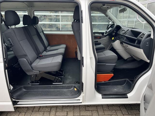 Volkswagen TRANSPORTER Kombi 2.0 TDI L1H1 BTW EN BPM VRIJ!! Euro 6 Airco Cruise controle 8-Persoons Automaat Parkeersensoren voor en achter Telefoonverbinding Ex overheid! 1e eigenaar