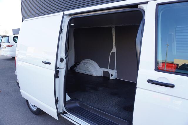 Volkswagen TRANSPORTER 150pk Automaat L2H1 Apple Carplay Parkeersensoren Naviagtie Airco