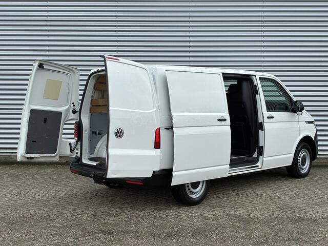 Volkswagen TRANSPORTER 2.0 TDI L1H1 Trekhaak Carplay Sensoren Voorruitverwarming Airco