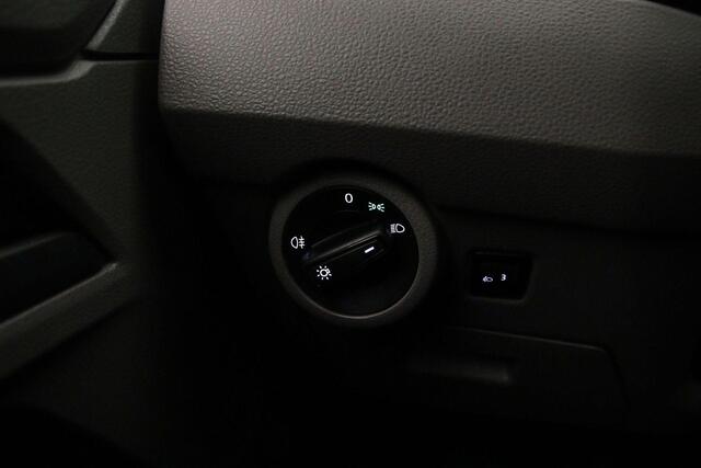 Volkswagen TRANSPORTER 2.0 TDI 110pk L2 Dubbele Cabine | 6-zitplaatsen | Betimmering | Trekhaak | Navigatie (Apple carplay / Android Auto)