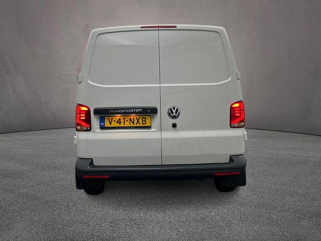 Volkswagen TRANSPORTER 2.0 TDI 150pk DSG L1H1 32 | Adaptieve Cruise Control | Navi via Apple Carplay / Android Auto | Achteruitrijcamera | Laadruimte betimmerd |