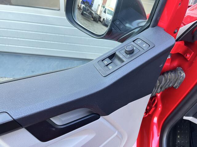 Volkswagen TRANSPORTER 2.0 TDI L1H1 150PK Automaat Airco Cruise controle Trekhaak 2500kg trekgewicht Telefoonverbinding Navigatiesysteem Euro 6 Ex overheid 1e Eigenaar