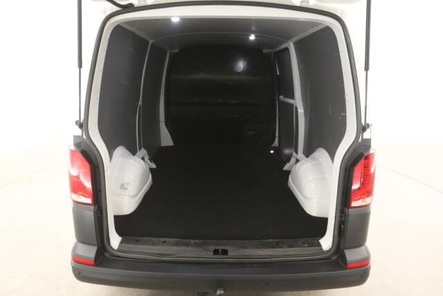 Volkswagen TRANSPORTER 2.0 TDI L2H1 | Airco | Cruise | Carplay | 3 Zits | Trekhaak | Parkeersens. | Stoelverw.