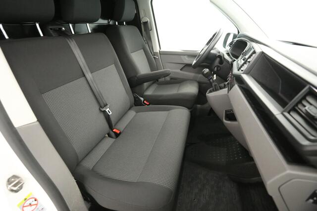 Volkswagen TRANSPORTER 2.0 TDI L2H1 | Airco | Cruise | Carplay | 3 Zits | Trekhaak | Parkeersens. | Stoelverw.