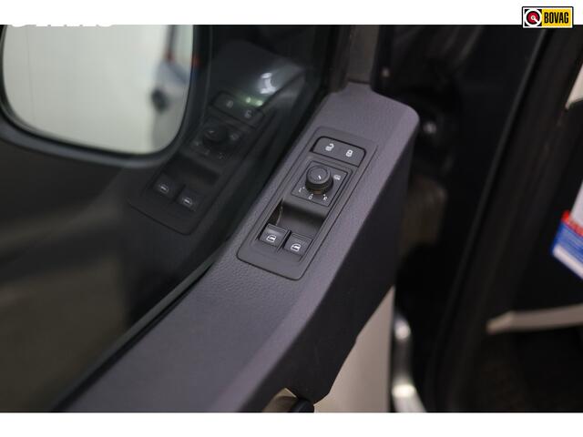 Volkswagen TRANSPORTER 2.0 TDI L2H1 DC Highline | Lederen bekleding | Airco | Automaat | Cruise Control | Verwarmde voorruit |
