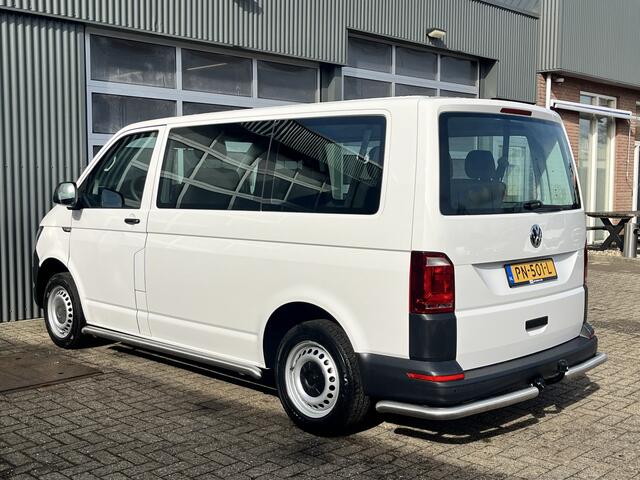 Volkswagen TRANSPORTER Kombi 2.0 TDI L1H1 BTW EN BPM VRIJ!! Euro 6 Airco Cruise controle 8-Persoons Automaat Parkeersensoren voor en achter Telefoonverbinding Ex overheid! 1e eigenaar Personenbus Groepsvervoer Taxi Combi Tourer