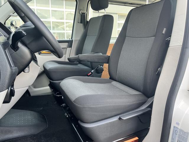 Volkswagen TRANSPORTER Kombi 2.0 TDI L1H1 BTW EN BPM VRIJ!! Euro 6 Airco Cruise controle 8-Persoons Automaat Parkeersensoren voor en achter Telefoonverbinding Ex overheid! 1e eigenaar Personenbus Groepsvervoer Taxi Combi Tourer