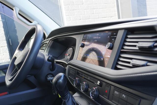 Volkswagen TRANSPORTER 2.0 TDI 150PK L2 Automaat EURO 6 - Airco - Cruise - Trekhaak - ¤ 16.900,- Excl.