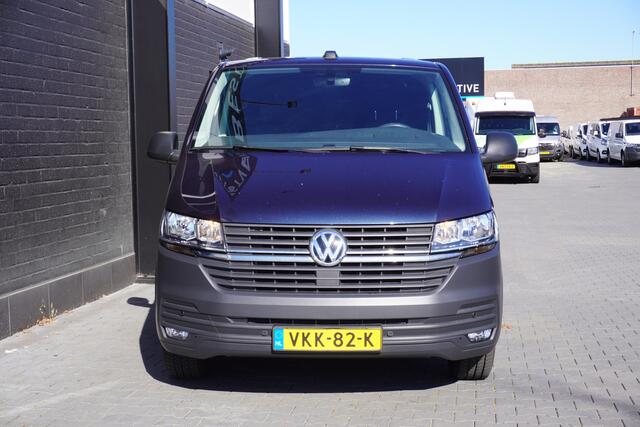Volkswagen TRANSPORTER 2.0 TDI 150PK L2 Automaat EURO 6 - Airco - Cruise - Trekhaak - ¤ 16.900,- Excl.