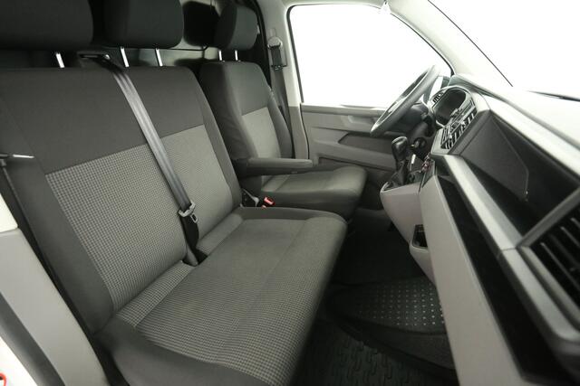 Volkswagen TRANSPORTER 2.0 TDI L2H1 150PK | Aut. | Airco | Cruise | Carplay | 3 Zits | Parkeersens. | Trekhaak