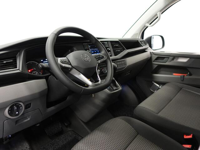 Volkswagen TRANSPORTER 2.0 TDI L2H1 28 Highline Automaat Camera | Airco | Cruise control | Navigatie | Trekhaak | Lichtmetalen velgen | Apple Carplay/ Android Auto | LED