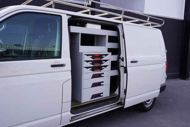 Volkswagen TRANSPORTER 2.0 TDI L2 150PK 2x schuifdeur EURO 6 - Airco - Trekhaak - PDC - ¤ 12.950,- Excl.