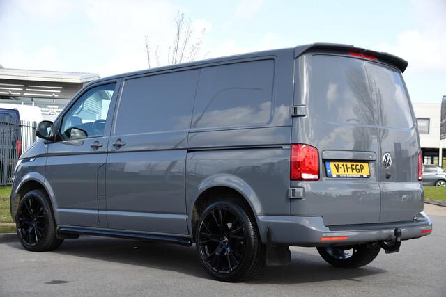 Volkswagen TRANSPORTER 2.0 TDI L1H1 30 PB Edition Camera, Adaptieve Cruise, Carplay, Stoelverwarming, 150pk, 2 x Schuifdeur, Standkachel, Trekhaak, Uniek!