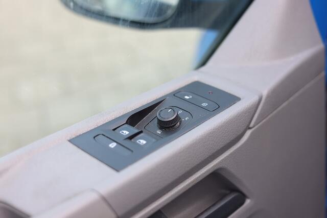 Volkswagen TRANSPORTER 2.0 TDI L2H1 AIRCO | CRUISE | CARPLAY | TREKHAAK