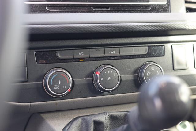 Volkswagen TRANSPORTER 2.0 TDI L2H1 AIRCO | CRUISE | CARPLAY | TREKHAAK