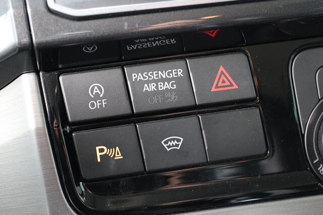 Volkswagen TRANSPORTER 2.0 TDI 150 PK L2H1 DC Highline | Marge | BTW / BPM Vrij | ACC | Navigatie | CarPlay | DAB | Trekhaak | Dubbel schuifdeur | NAP Logisch | NL Auto