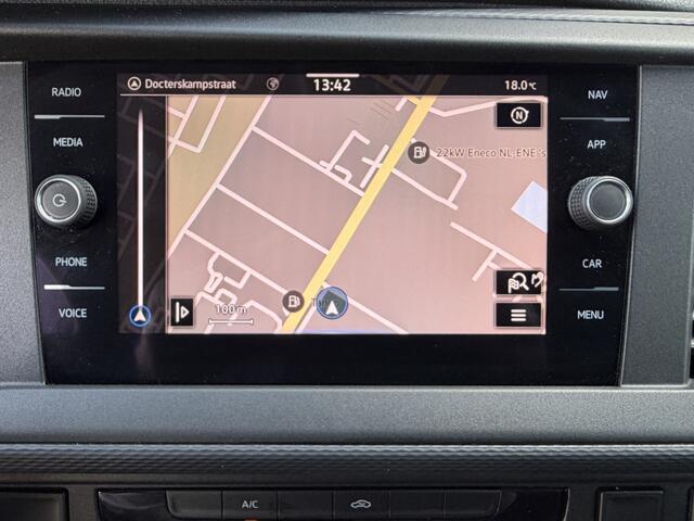 Volkswagen TRANSPORTER 2.0 TDI L2H1 150PK Euro6 CarPlay/cruise control/Trekhaak/dab