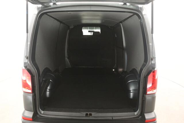 Volkswagen TRANSPORTER 2.0 TDI L2H1 150PK | Marge | Aut. | Airco | Adap. Cruise | Carplay | Camera | 3 Zits | Trekhaak