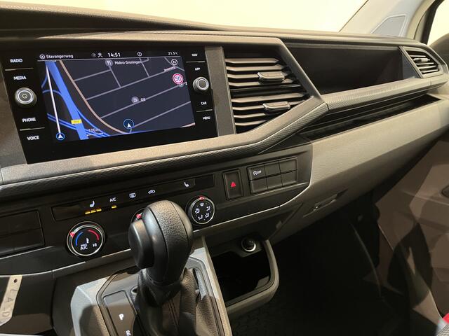 Volkswagen TRANSPORTER 2.0 TDI L2H1 150 PK Automaat / Euro 6 / Airco / CarPlay / PDC / Cruise Control / Navigatie / 3-Zits