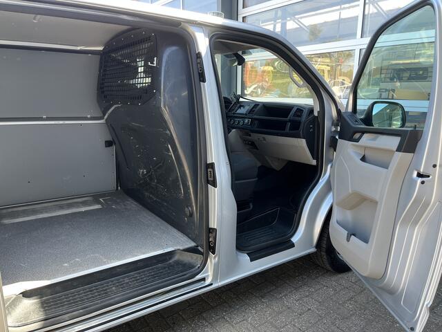 Volkswagen TRANSPORTER 2.0 TSI L2H1 Benzine Dubbele schuifdeur Airco Cruise controle Telefoonverbinding Navigatiesysteem Achteruitrij camera Parkeersensoren Achter Euro 6 1e eigenaar Lage belastingtarief prive BPM vrij