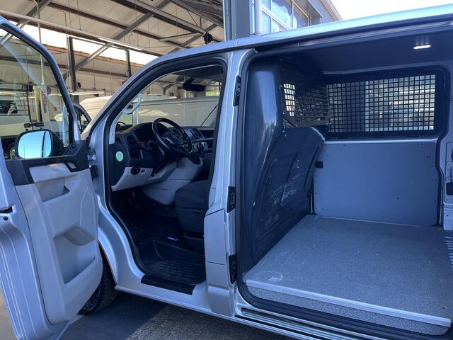 Volkswagen TRANSPORTER 2.0 TSI L2H1 Benzine Dubbele Schuifdeur Airco Cruise controle Bpm vrij Trekhaak Klep achter Euro 6 Benzine Ideaal voor ombouw naar Camper !!
