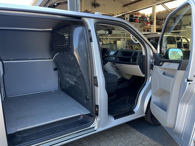 Volkswagen TRANSPORTER 2.0 TSI L2H1 Benzine Dubbele Schuifdeur Airco Cruise controle Bpm vrij Trekhaak Klep achter Euro 6 Benzine Ideaal voor ombouw naar Camper !!
