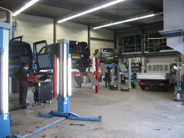 Volkswagen TRANSPORTER 2.0 TDI L1H1 28 DSG | dubbele vloer met lades | Trekhaak |