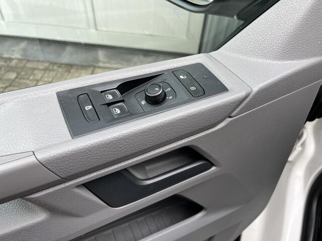 Volkswagen TRANSPORTER Kombi 2.0 TDI L2H1 9-Persoons Airco Cruise control Parkeersensoren achter Telefoonverbinding Euro 6 Ideaal voor camperombouw Groeps vervoer Taxi Combi Tourer Passenger