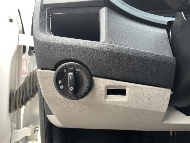 Volkswagen TRANSPORTER Kombi 2.0 TDI L1H1 BTW EN BPM VRIJ!! Airco Trekhaak 2500 kg trekgewicht Telefoonverbinding Groeps vervoer Taxi Combi Tourer Passenger