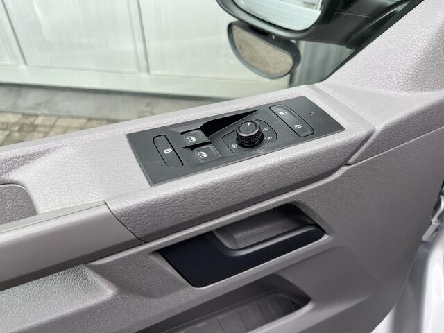 Volkswagen TRANSPORTER 2.0 TDI L1H1 4Motion 4x4 Airco Cruise controle Trekhaak 2500kg trekgewicht Telefoonverbinding Apple carplay Navigatiesysteem Parkeersensoren Achter Euro 6 1e eigenaar Dealer onderhouden