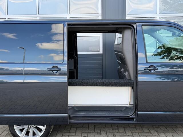 Volkswagen TRANSPORTER 2.0 TDI 150PK Automaat Bulli Edition L1H1 GB / Dubbele schuifdeur / Navi / Leder / Carplay / Adaptieve Cruise / Licht metaal