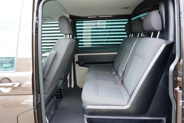 Volkswagen TRANSPORTER 204pk Euro6 Automaat L2H1 2x Schuifdeur Dubbele cabine Highline 70 Edition LED Navigatie Trekhaak Parkeersensoren Cruise control Stoelverwarming