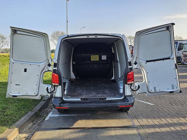 Volkswagen TRANSPORTER L2H1 Navi PDC Automaat 3 Zits Airco Achterdeuren Cruise Control Euro6 150 PK! L2H1 Navi PDC Automaat 3 Zits Airco Achterdeuren Cruise Control Euro6 150 PK!