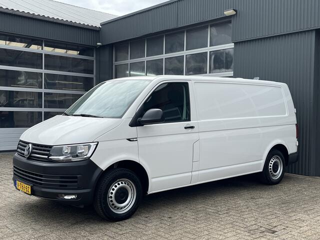 Volkswagen TRANSPORTER 2.0 TDI L2H1 102pk Kastinrichting 2200kg Trekgewicht Cruise controle Parkeerhulp achter Lang Bpm vrij 1e eigenaar Dealer onderhouden !! Euro 6
