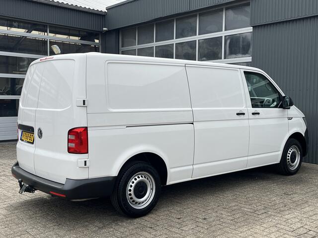 Volkswagen TRANSPORTER 2.0 TDI L2H1 102pk Kastinrichting 2200kg Trekgewicht Cruise controle Parkeerhulp achter Lang Bpm vrij 1e eigenaar Dealer onderhouden !! Euro 6