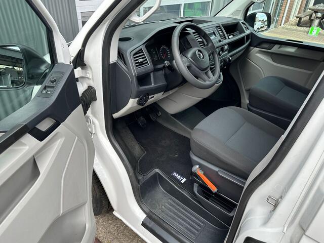 Volkswagen TRANSPORTER 2.0 TDI L2H1 102pk Kastinrichting 2200kg Trekgewicht Cruise controle Parkeerhulp achter Lang Bpm vrij 1e eigenaar Dealer onderhouden !! Euro 6