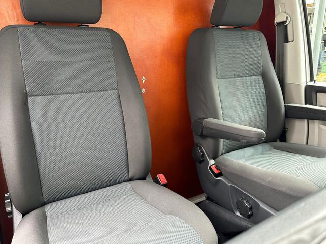 Volkswagen TRANSPORTER 2.0 TDI L2H1 102pk Kastinrichting 2200kg Trekgewicht Cruise controle Parkeerhulp achter Lang Bpm vrij 1e eigenaar Dealer onderhouden !! Euro 6