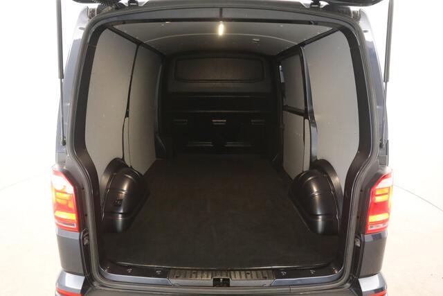 Volkswagen TRANSPORTER 2.0 TDI 150PK L1H1 | Airco | Cruise | Parkeersens | Trekhaak | 18"LMV