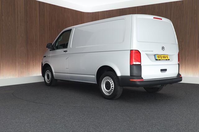 Volkswagen TRANSPORTER 2.0 TDI 110pk L1H1 Bijrijdersbank Navigatie Airco Cruise Control