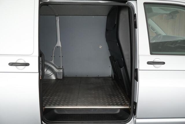 Volkswagen TRANSPORTER 2.0 TDI 110pk L1H1 Bijrijdersbank Navigatie Airco Cruise Control